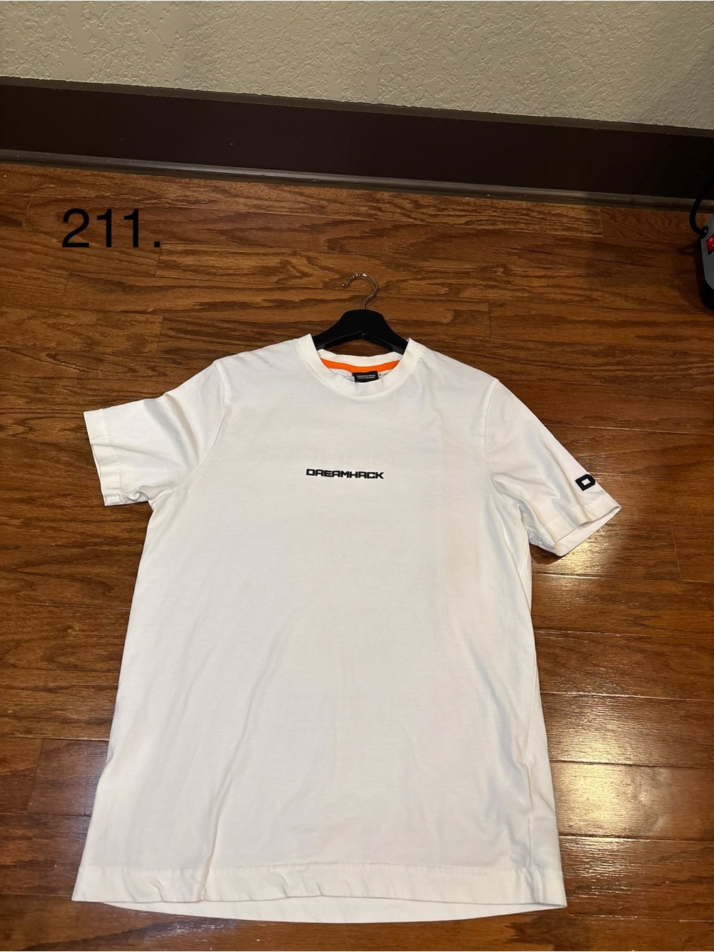 DreamHack white t-shirt with black circular graphic, size M